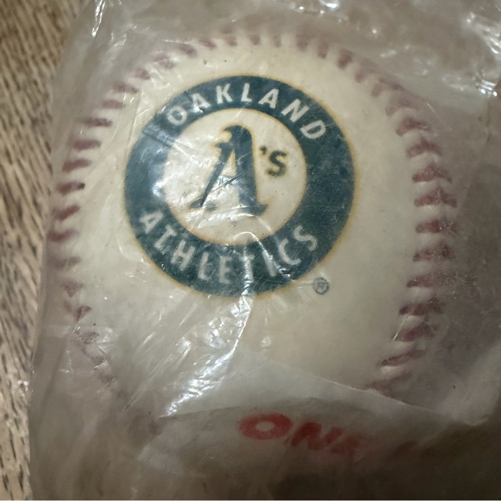 VTG Rawlings 1993 Oakland A's Dennis Eckersley Fotoball Baseball in Package